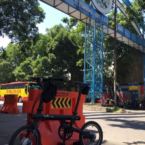 Petugas Parkir Terminal Leuwipanjang