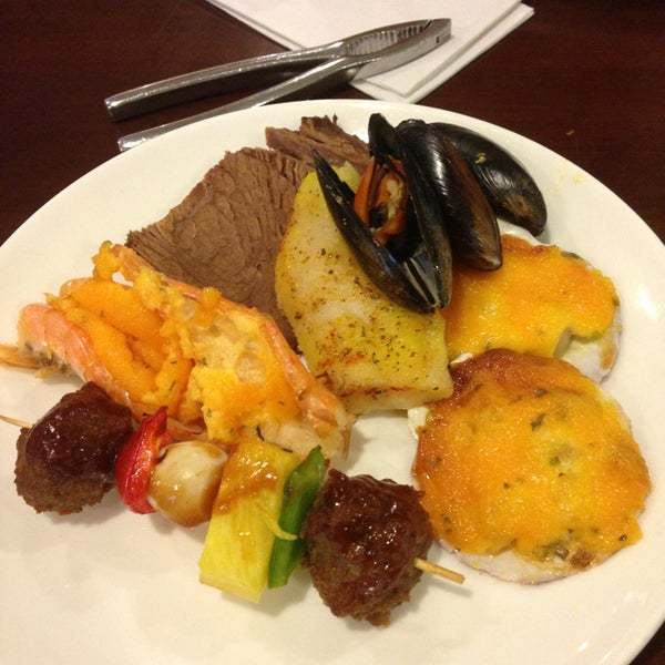 Photo taken at Vegas Seafood Buffet by Nadia L. on 3/30/2013