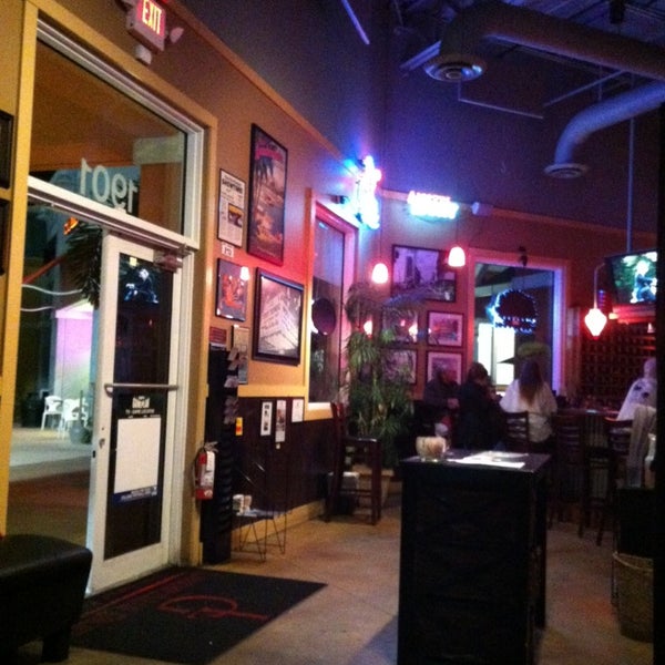 Foto diambil di Lauderdale Grill oleh Clayton A. pada 1/20/2014