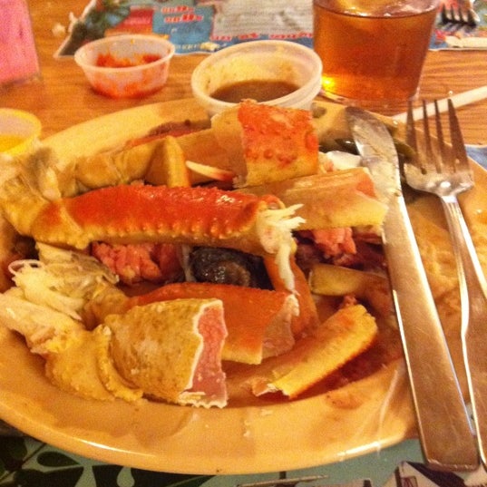 Снимок сделан в Giant Crab Seafood Restaurant пользователем Suzanne T. 4/15/2013