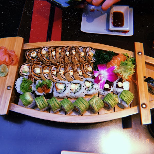 Foto tomada en Sushi Palace  por Zoë T. el 5/2/2018