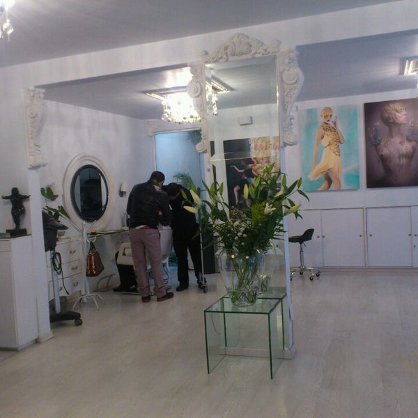 Foto diambil di Ignazio Hair Salon oleh Antonín M. pada 11/13/2013