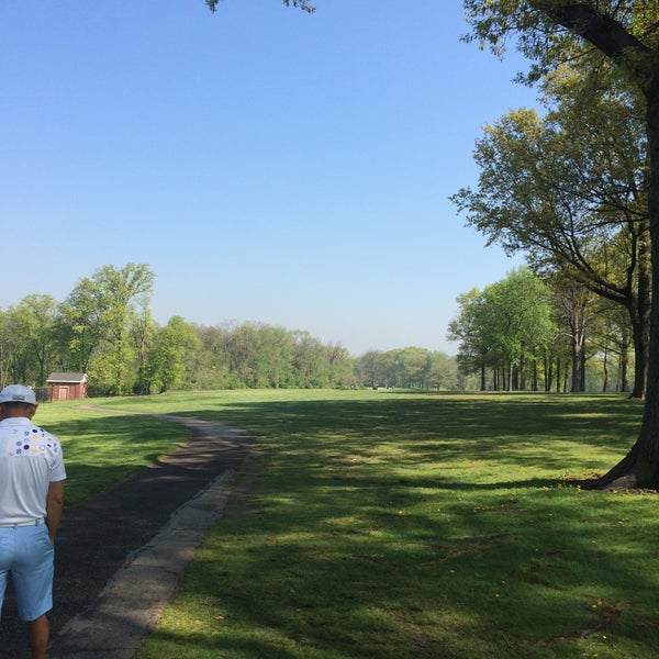 Photo taken at Pelham Bay and Split Rock Golf Courses by Chad P. on 5/8/2015