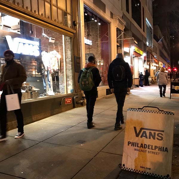 vans store walnut street