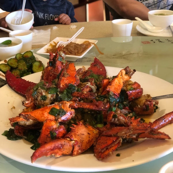 Das Foto wurde bei Newport Tan Cang Seafood Restaurant von Sounun T. am 4/14/2019 aufgenommen