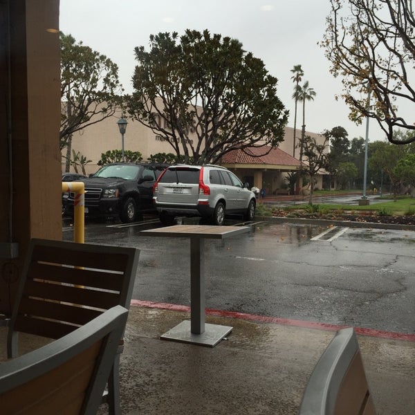 Photo taken at The Coffee Bean &amp; Tea Leaf by Rick L. on 12/2/2014