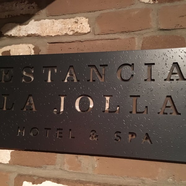 Foto scattata a Estancia La Jolla Hotel &amp; Spa da Marcus A. il 1/11/2016