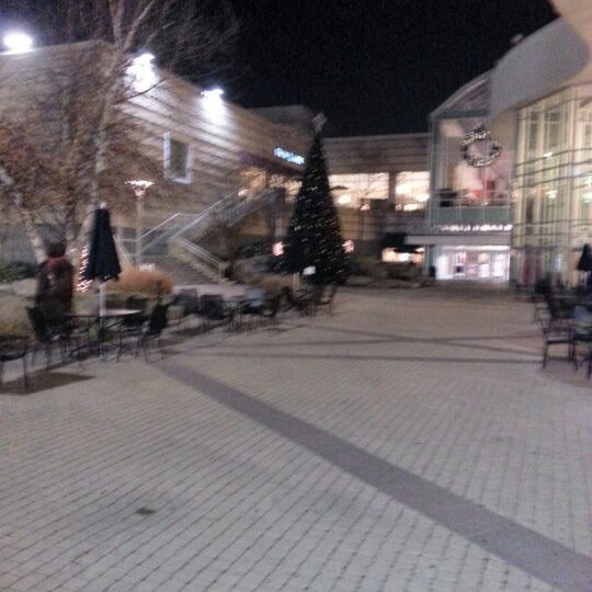 รูปภาพถ่ายที่ Triangle Town Center Mall โดย Heisenberg เมื่อ 12/9/2012