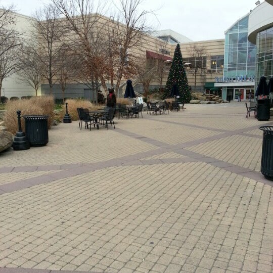 รูปภาพถ่ายที่ Triangle Town Center Mall โดย Heisenberg เมื่อ 12/12/2012
