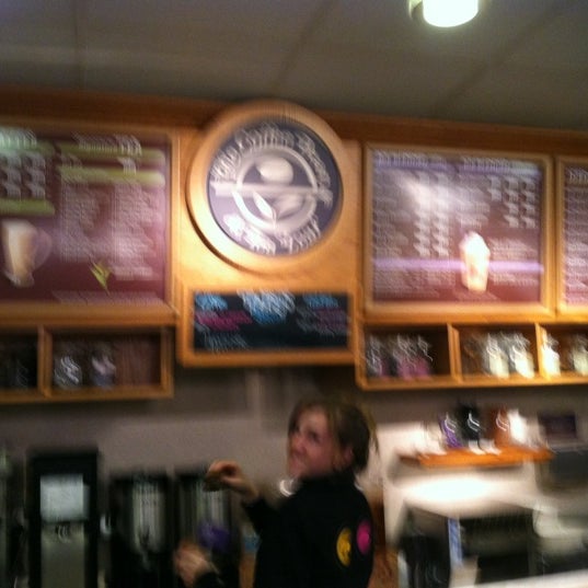 Photo prise au The Coffee Bean &amp; Tea Leaf par Jojo J. le10/21/2012