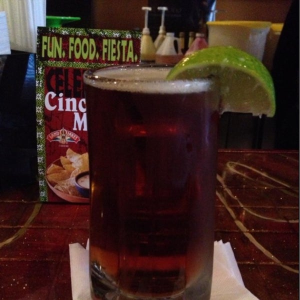 5/5/2013 tarihinde Michael O.ziyaretçi tarafından El Rodeo Mexican Restaurant'de çekilen fotoğraf