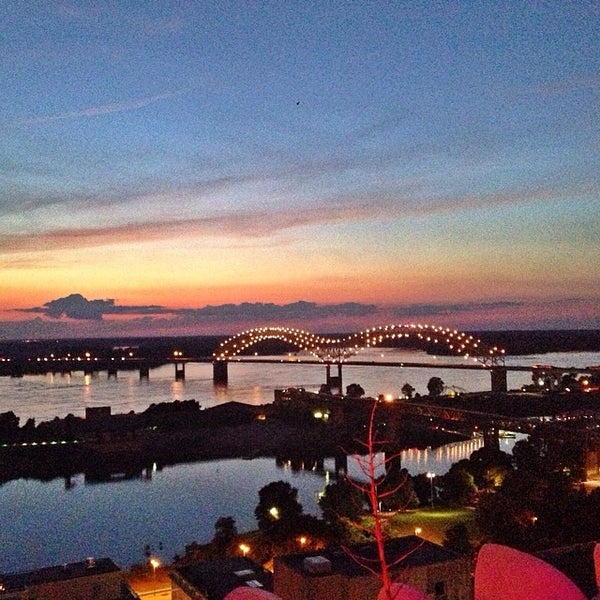 7/11/2014 tarihinde Joshua D.ziyaretçi tarafından Twilight Sky Terrace'de çekilen fotoğraf