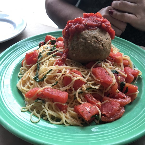 Das Foto wurde bei Mama D&#39;s Italian Kitchen von TheGreenGirl am 9/3/2017 aufgenommen