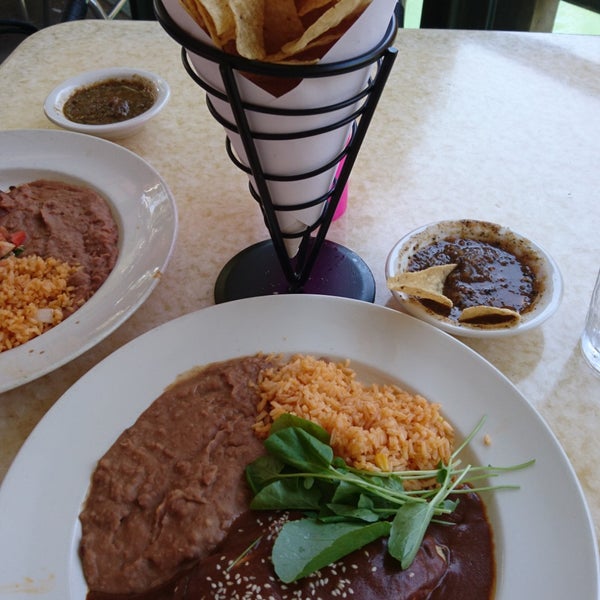 Das Foto wurde bei Acenar Mexican Restaurant von 工藤 マ. am 8/1/2019 aufgenommen
