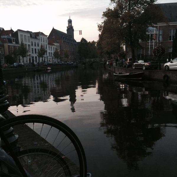 Foto tirada no(a) Van de Leur Leiden por Gizem K. em 10/3/2015