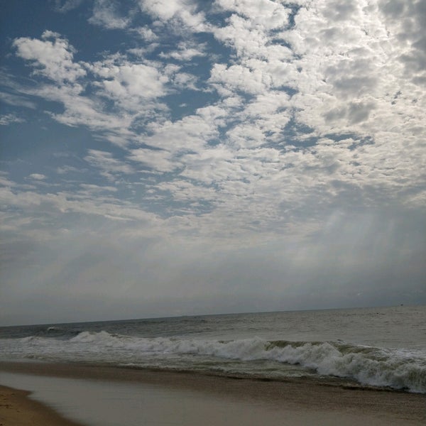 Photo taken at Besant Nagar Beach (Edward Elliot&#39;s Beach) by Raghu V. on 4/16/2022