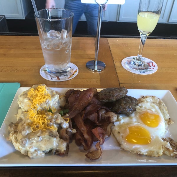 Снимок сделан в BLT&#39;s - Breakfast, Lunch and Tacos пользователем Laura G. 3/17/2019