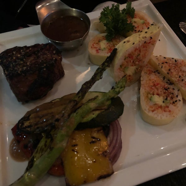 Foto scattata a Vargas Steakhouse &amp; Sushi da Mic E. il 2/2/2020