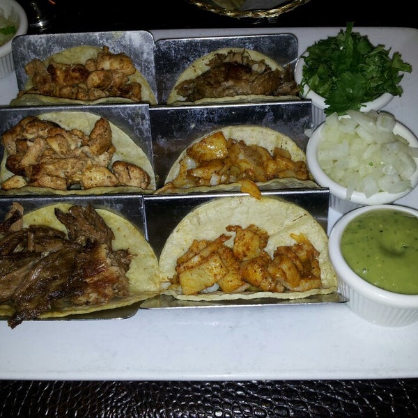 Foto scattata a Hacienda&#39;s Mexican Grill da Joe M. il 12/5/2013