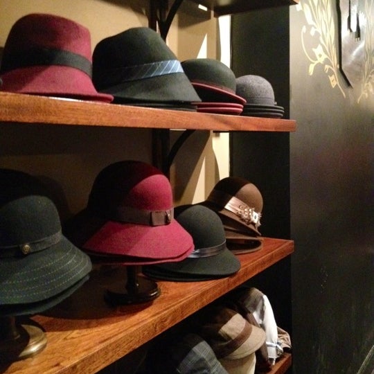 Foto tirada no(a) Goorin Bros. Hat Shop - Park Slope por Michelle A. em 11/28/2012