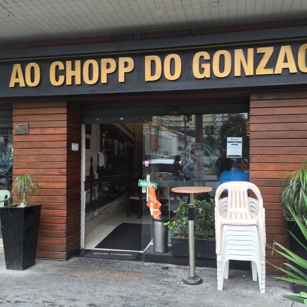 รูปภาพถ่ายที่ Ao Chopp do Gonzaga โดย Toni F. เมื่อ 12/2/2015