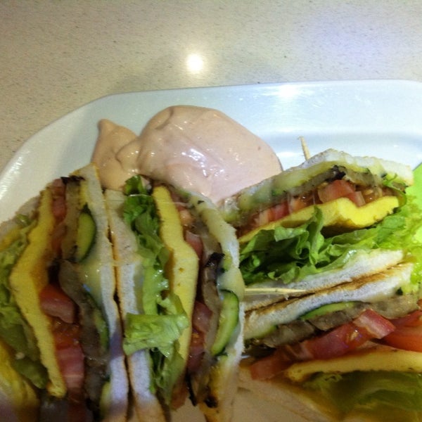 Ampia scelta per la #pausa#pranzo:insalatone, hamburger,clubsandwich ,