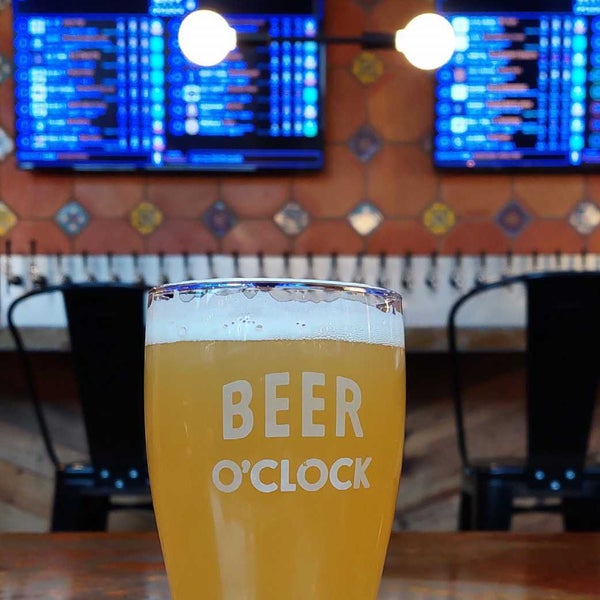 Photo taken at Beer O&#39;Clock by Ricardo R. on 1/17/2022