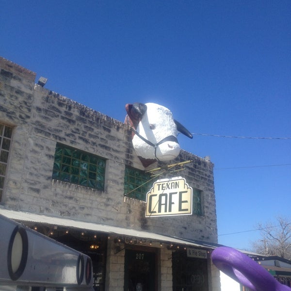 Снимок сделан в Texan Cafe &amp; Pie Shop пользователем Melanie M. 2/23/2013