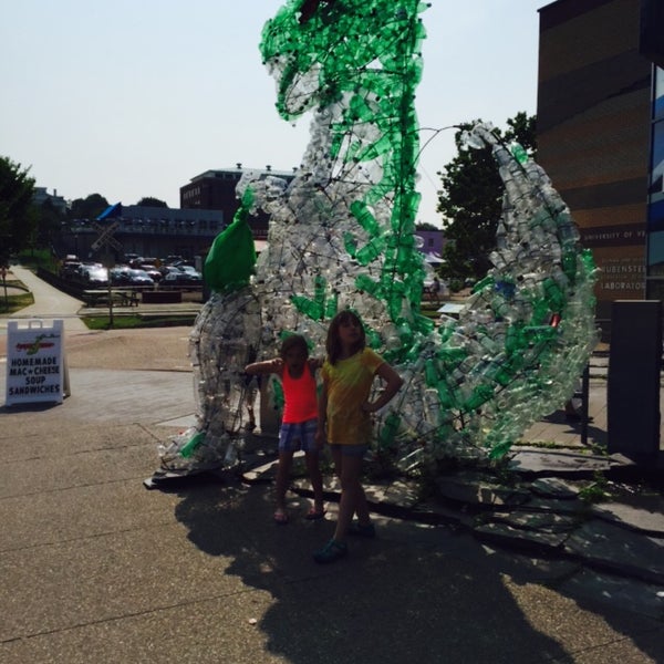 Das Foto wurde bei ECHO Lake Aquarium &amp; Science Center von Diane G. am 7/13/2015 aufgenommen