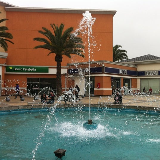 รูปภาพถ่ายที่ Mall Arauco Maipú โดย Jonathan J. เมื่อ 10/12/2012