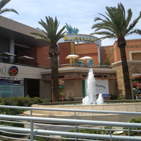 Photo taken at Mall Arauco Maipú by Jonathan J. on 2/7/2013