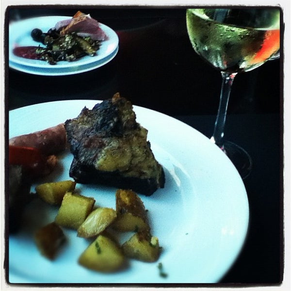 12/9/2012 tarihinde Jonathan J.ziyaretçi tarafından Restaurant Santerra'de çekilen fotoğraf