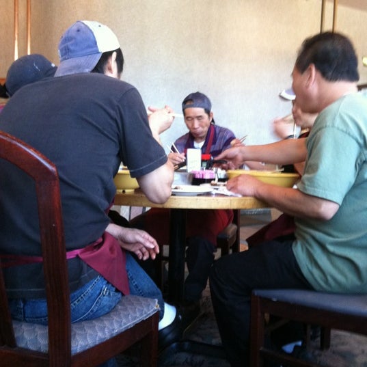 รูปภาพถ่ายที่ Cafe East โดย E-man H. เมื่อ 10/29/2012