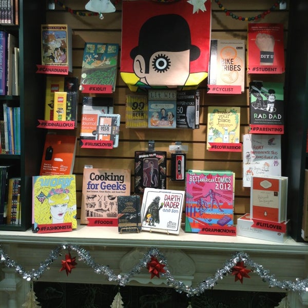 Снимок сделан в Concordia Co-op Bookstore пользователем Larissa L. 12/20/2012