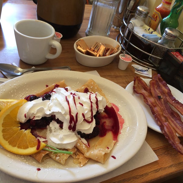 Delicious, light, airy crepes. Have the crepes... did you hear me? Have. The. Crepes. And I know my crepes. This is my new fave post-race brekky place. 2015 #lamarathon participants take note!