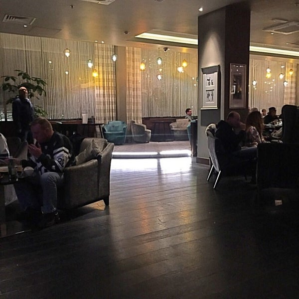 11/9/2014 tarihinde Muse S.ziyaretçi tarafından Society Bar &amp; Restaurant'de çekilen fotoğraf