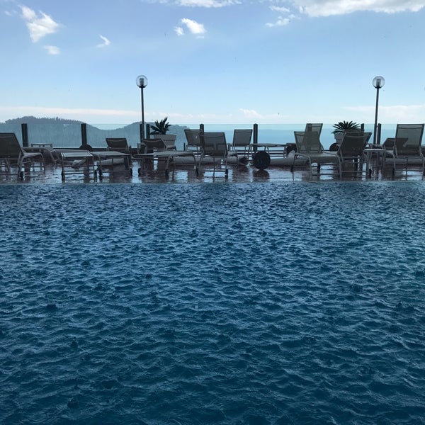 รูปภาพถ่ายที่ Madrigale The Panoramic Resort โดย Alexander K. เมื่อ 7/25/2017