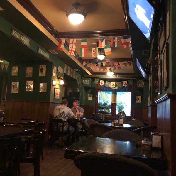 Foto diambil di MacLaren&#39;s Irish Pub oleh Vsevolod F. pada 5/28/2022