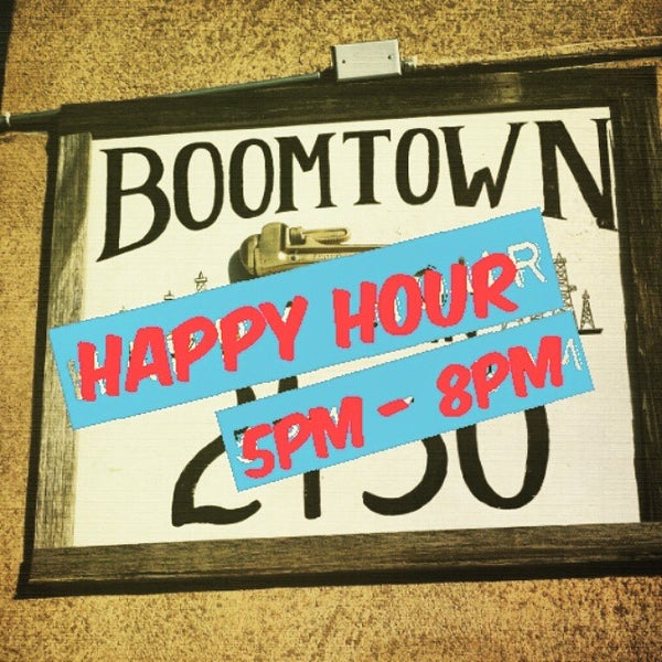 5/16/2015 tarihinde Hector S.ziyaretçi tarafından Boomtown Tavern'de çekilen fotoğraf