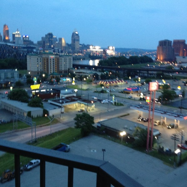 Foto scattata a Radisson Hotel Cincinnati Riverfront da Franz R. il 6/18/2013