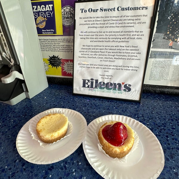 รูปภาพถ่ายที่ Eileen&#39;s Special Cheesecake โดย May J. เมื่อ 4/15/2023