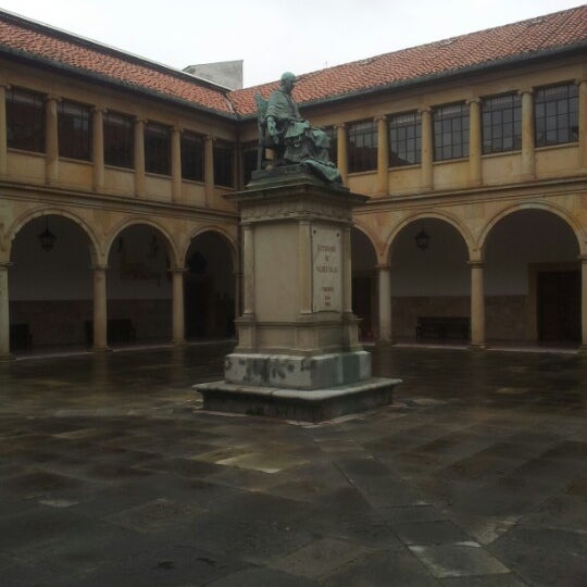 Edificio Historico Universidad de Oviedo General College & University Edificio Historico Universidad de Oviedo General College & University