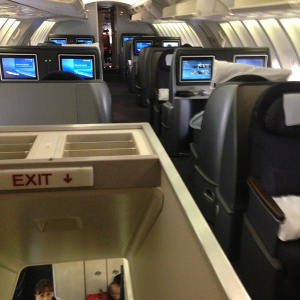 Photos at United Airlines Flight UA 888 - Shùnyì - 1 tip from 38 visitors