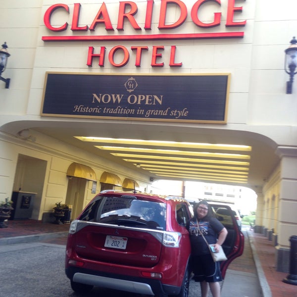 Foto tomada en The Claridge - a Radisson Hotel  por Myrah D. el 7/24/2015
