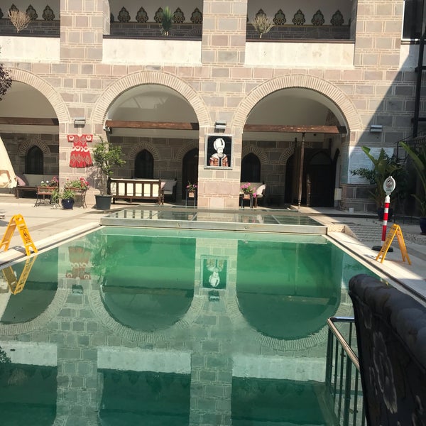 Photo taken at Kanuni Kervansaray Historical Hotel by Heraheraaaa on 4/30/2018