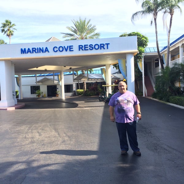 Foto tomada en Magnuson Hotel Marina Cove  por TA1AB el 11/24/2015