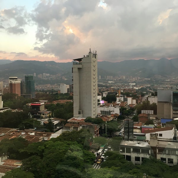 Das Foto wurde bei Diez Hotel Categoría Colombia von Juan D. am 4/15/2016 aufgenommen