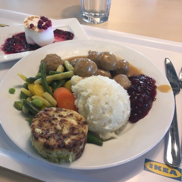 Foto tirada no(a) IKEA Ottawa - Restaurant por Yzhalia Y. em 12/28/2017
