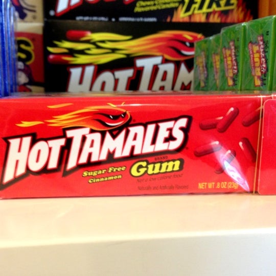 Снимок сделан в The Candy Store &amp; ThimbleCakes пользователем Yzhalia Y. 11/11/2012