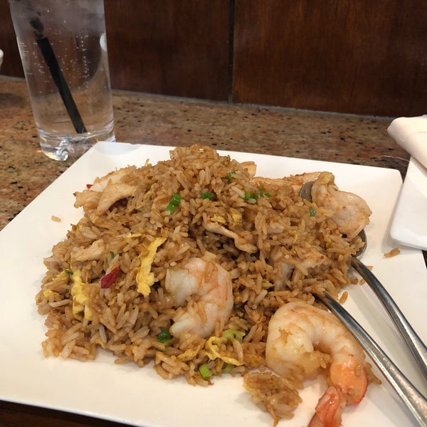 Their shrimp and chicken house fried rice is decent. Note to self: To order the Mongolian hotpot, which seems to be the popular item, from looking at other tables next to me.